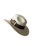 Cacique borsalino con iniciales