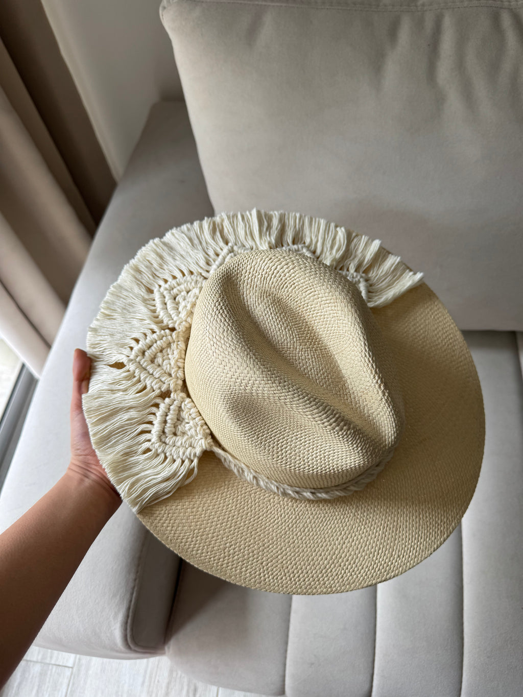 Sombrero monaco con macramé