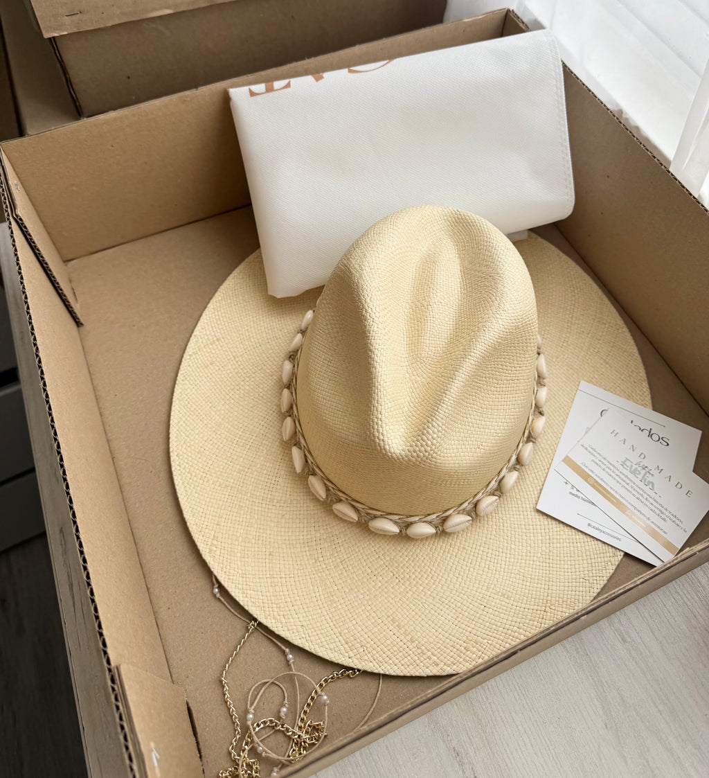 Sombrero monaco conchas