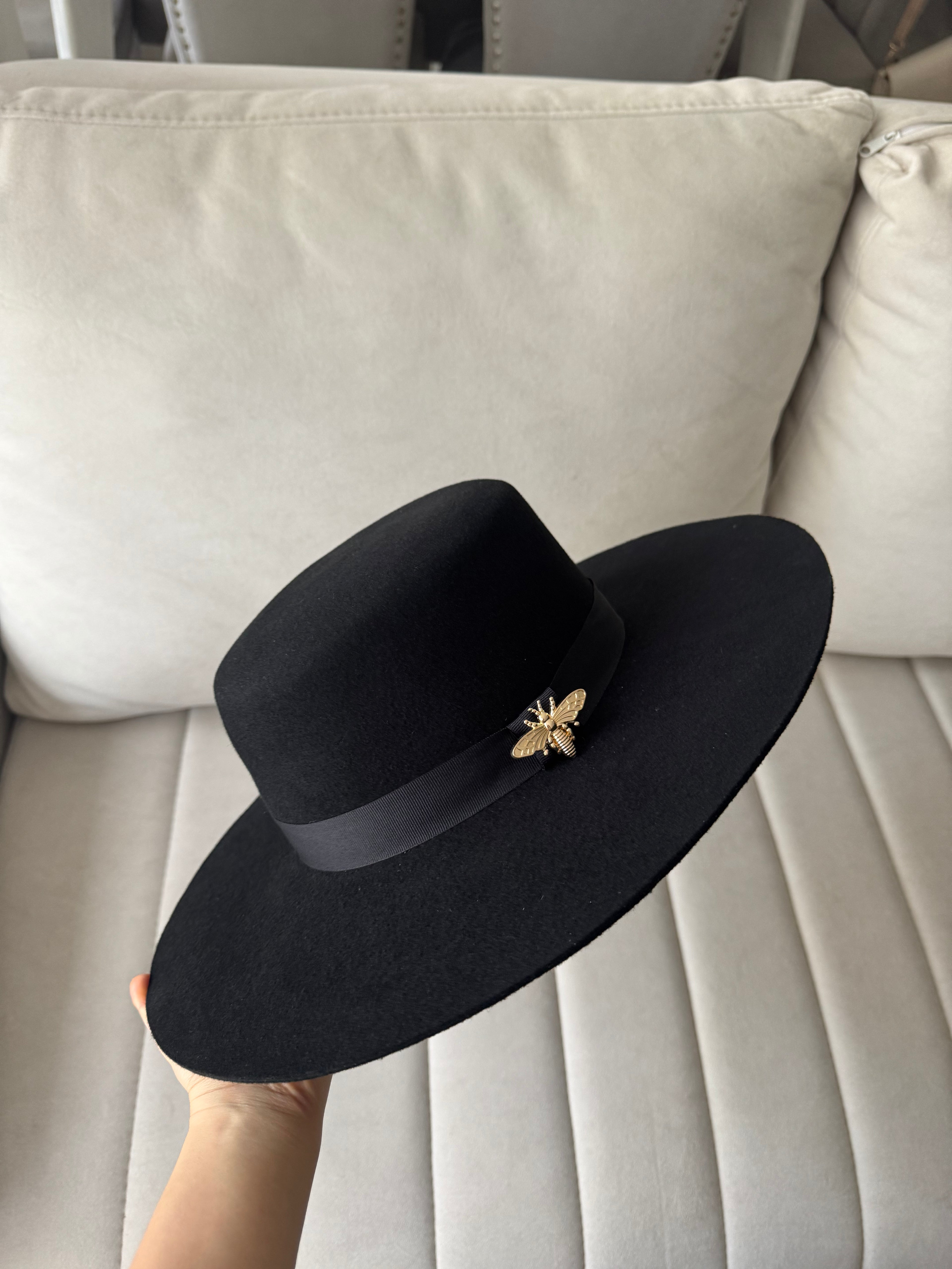 Cordobés fieltro negro broche