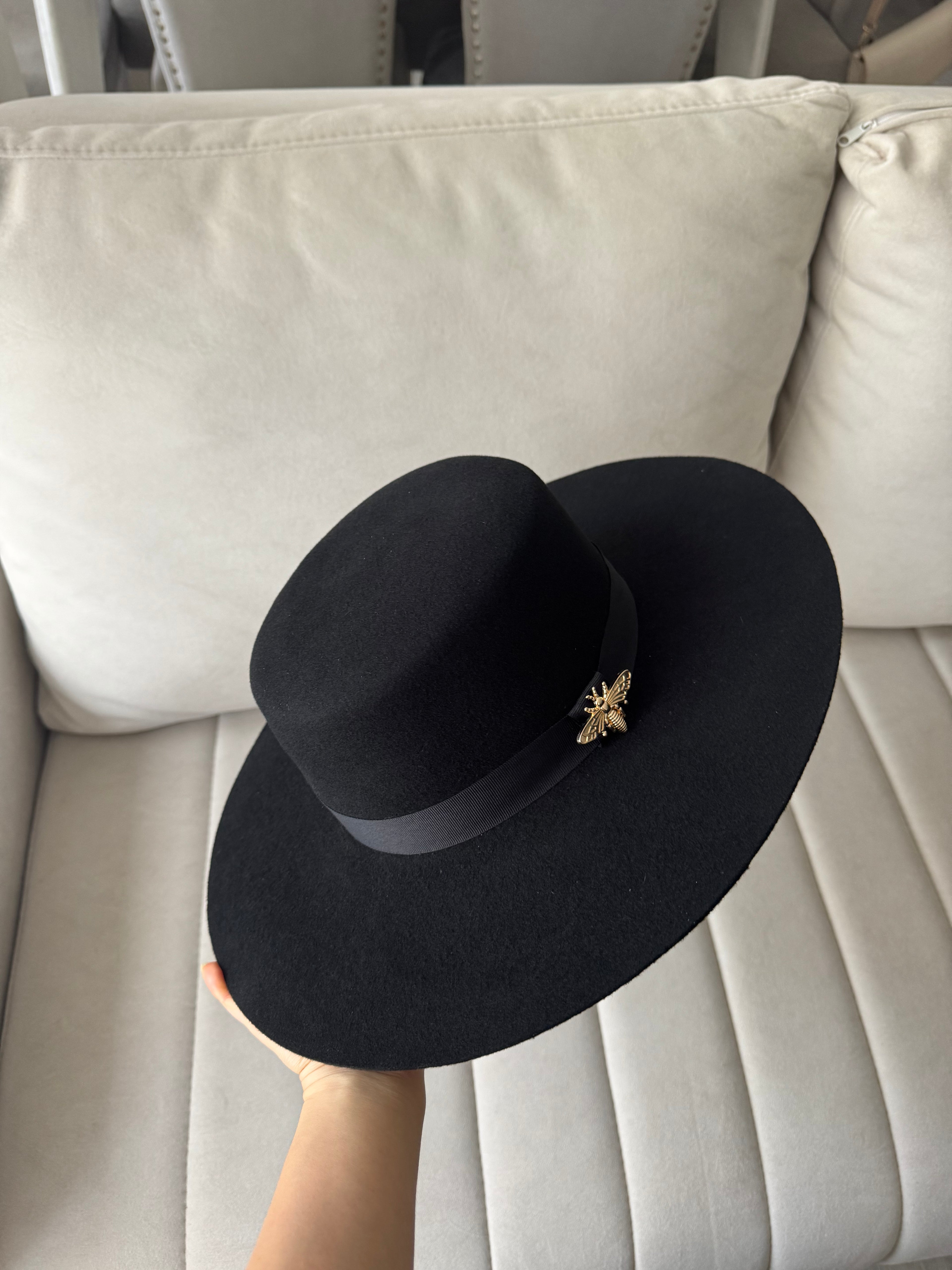 Cordobés fieltro negro broche