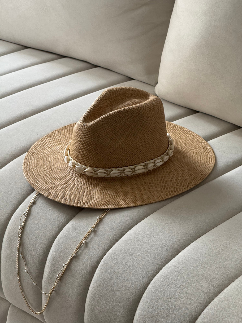 Sombrero monaco conchas