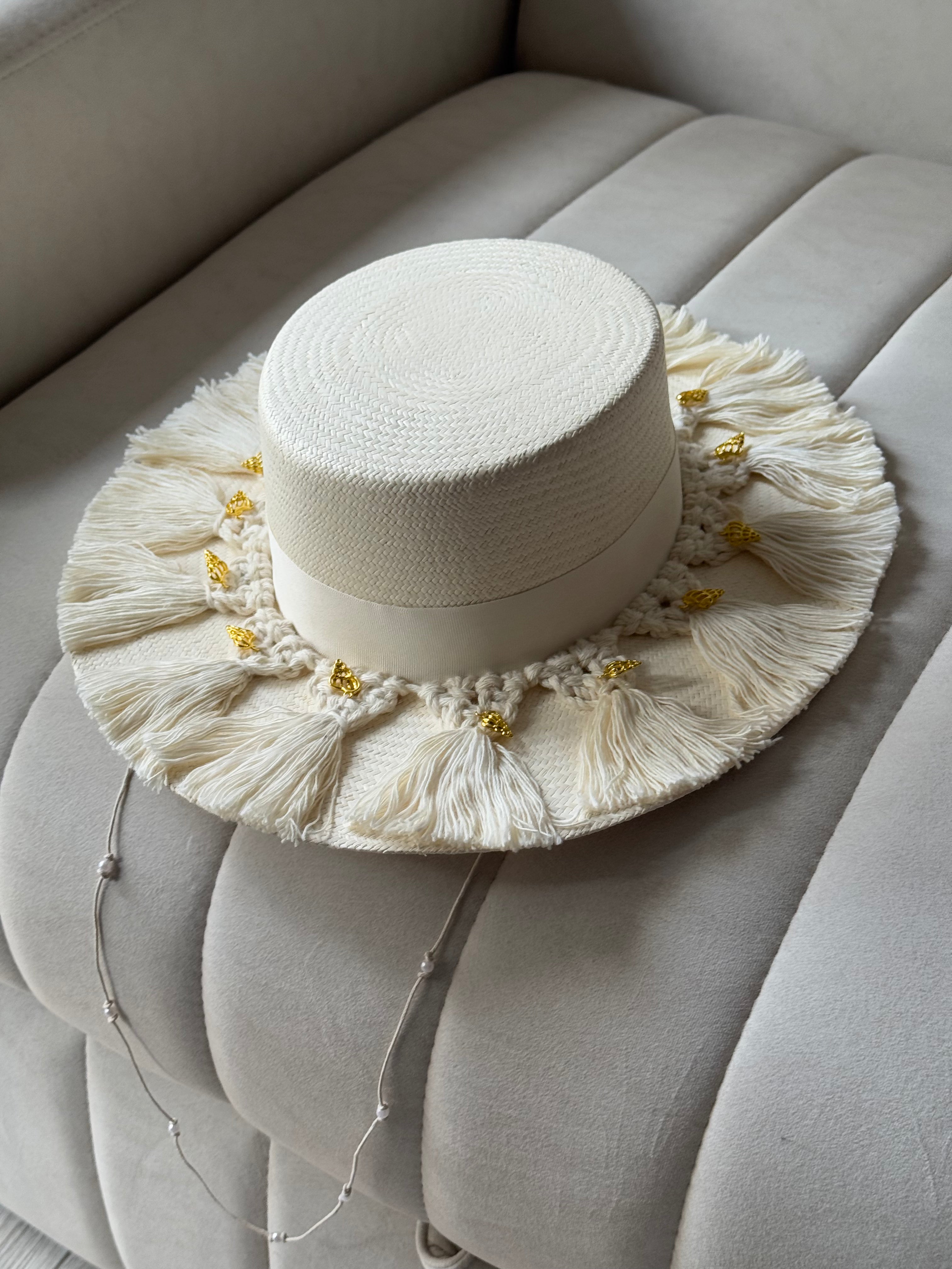 Sombrero cordobés macramé y dijes