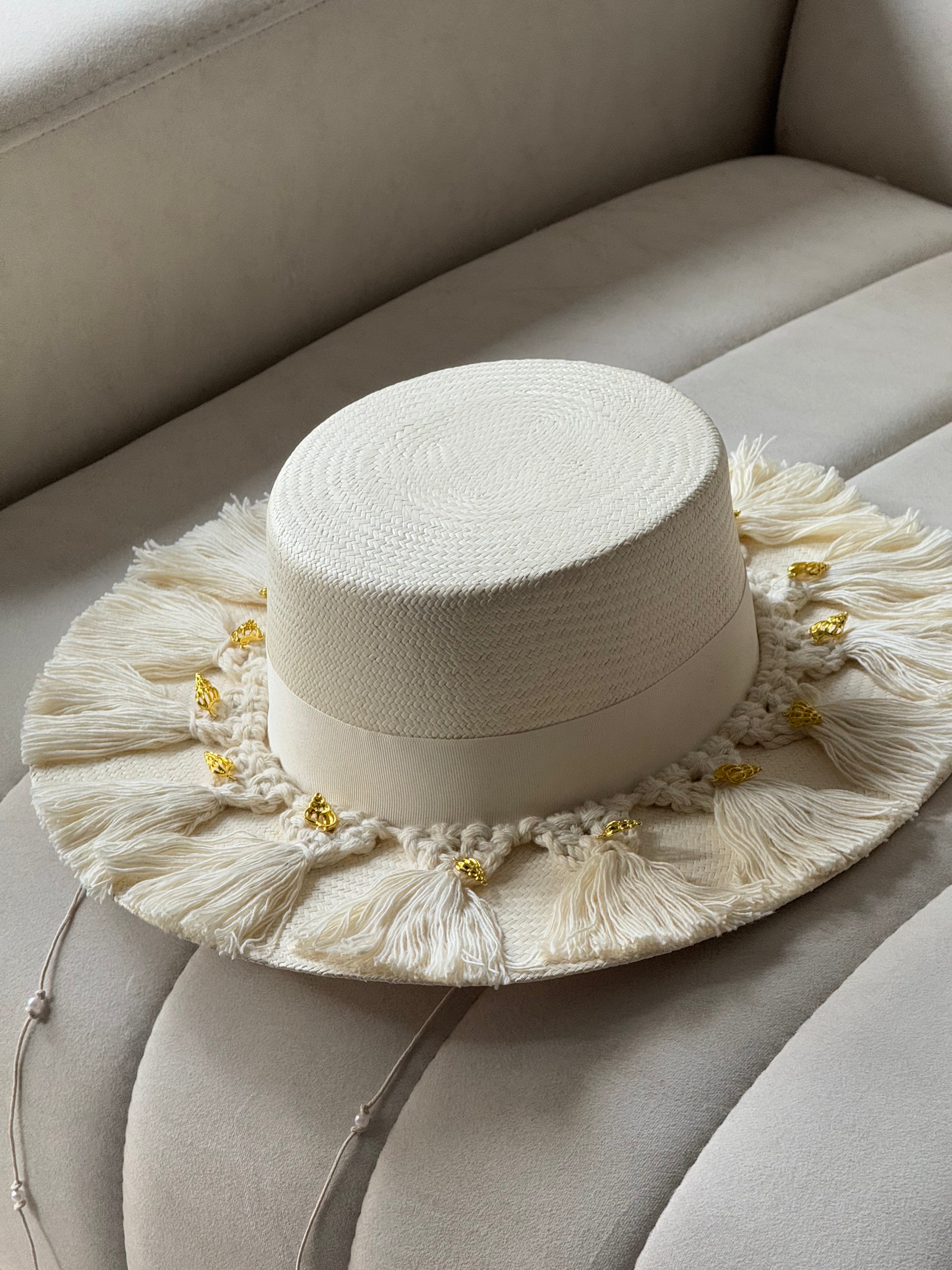 Sombrero cordobés macramé y dijes