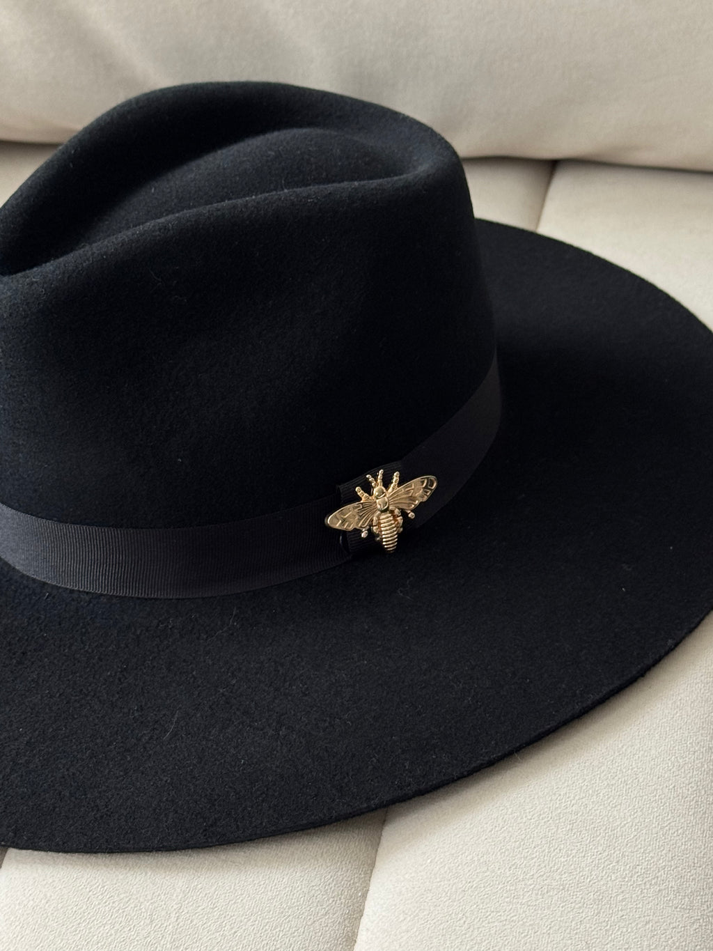 Fedora broche
