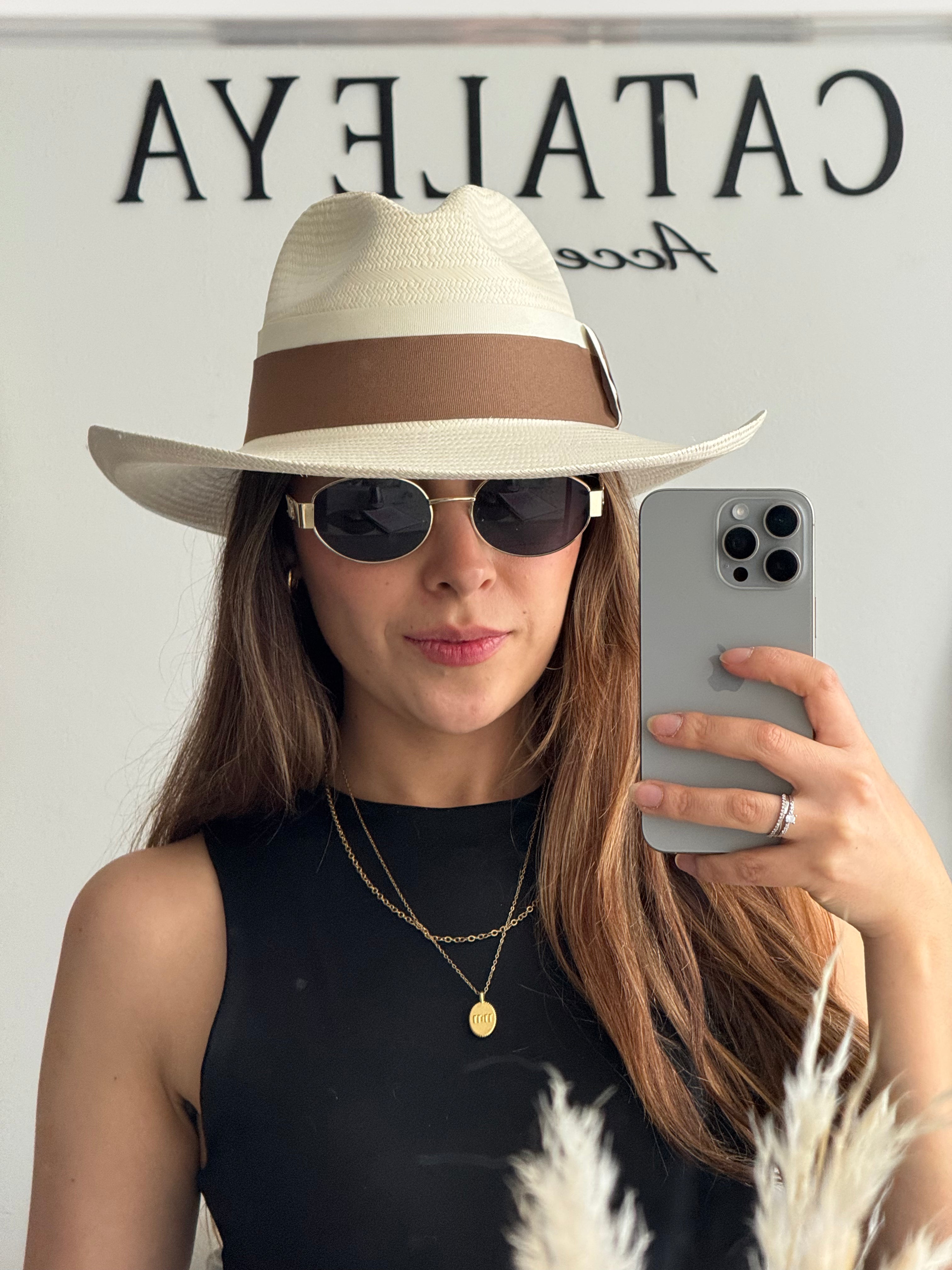 Cacique borsalino con iniciales