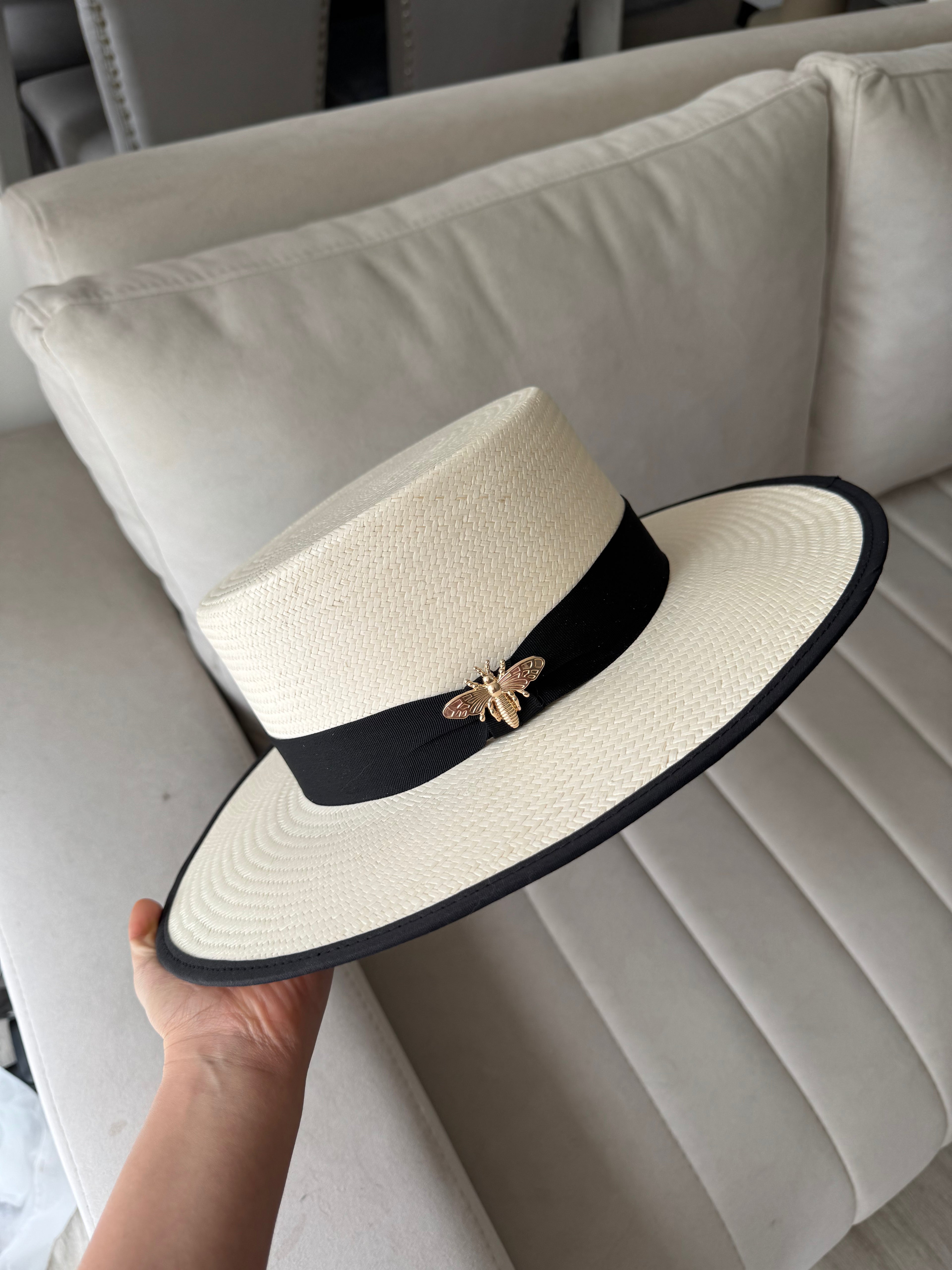 Cordobés borde negro broche