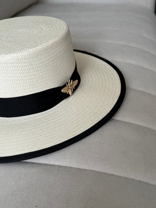 Cordobés borde negro broche